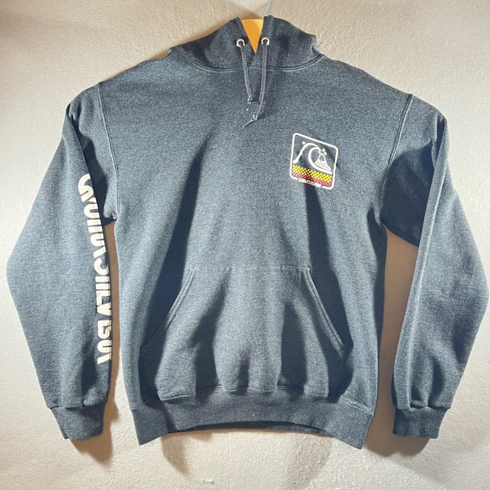 735 | Quiksilver Graphic Logo Sleeve Print Pullover Hoodie Grey Mens S